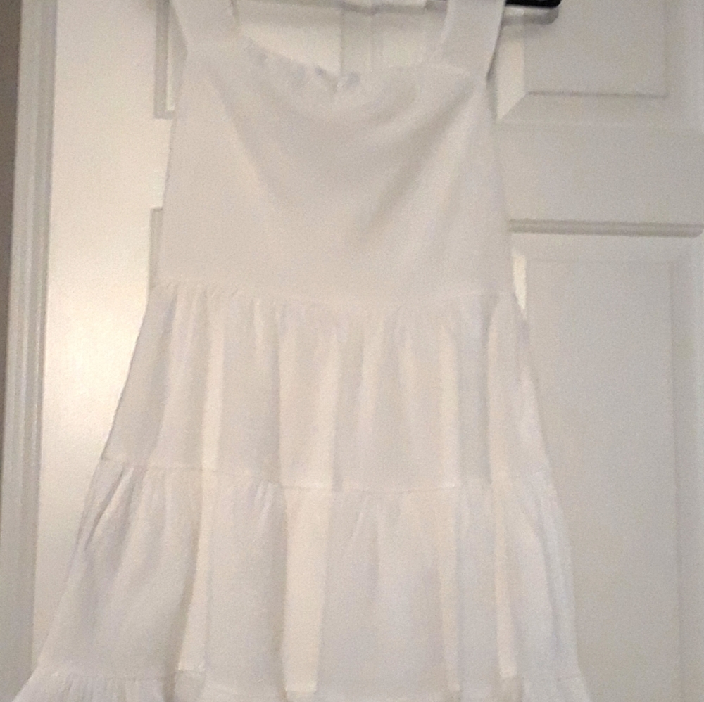 SOLD OUT ✔✔White Dress Ruffle Hem, Size L - Picture 4 of 4